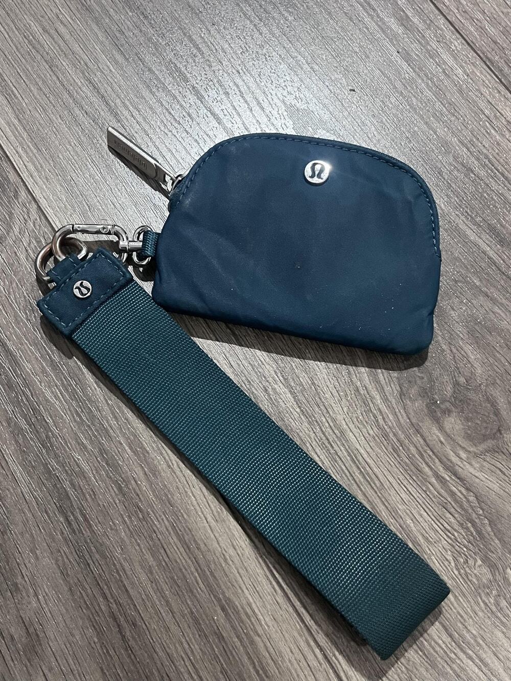 Lululemon Clutch Womens Mini Teal Green Nylon Detachable Strap Lined Zip Closure